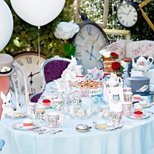 aliceinwonderlandtablesetting_800x800.jpg