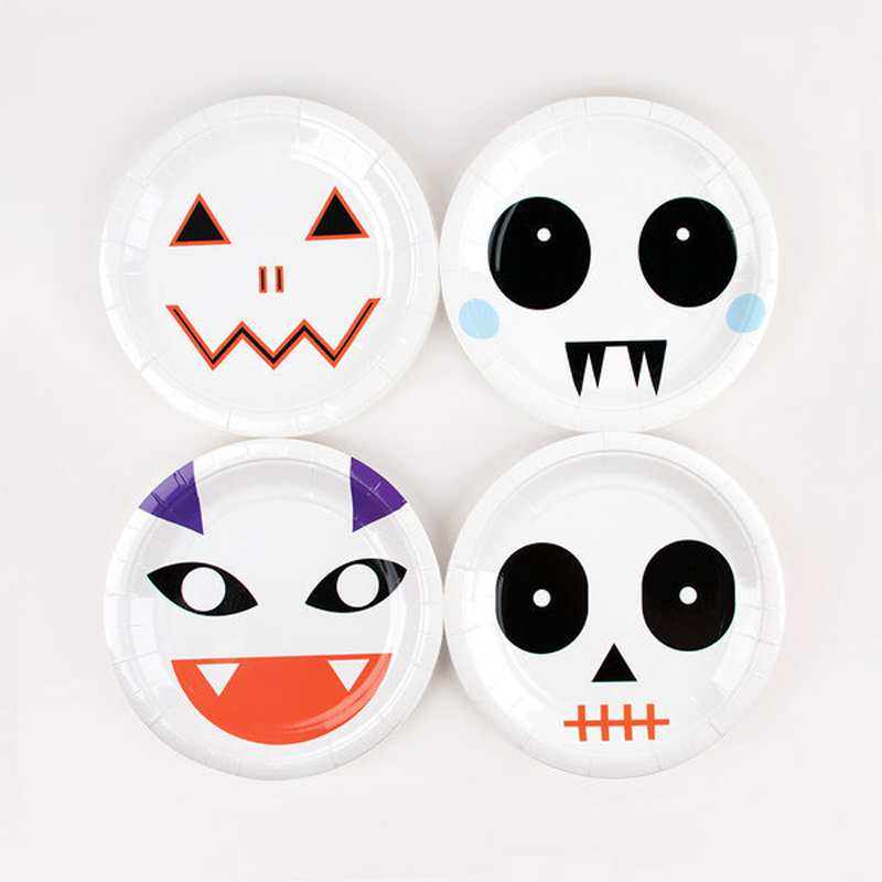 8 SMALL PAPER PLATES - MINI MONSTERS