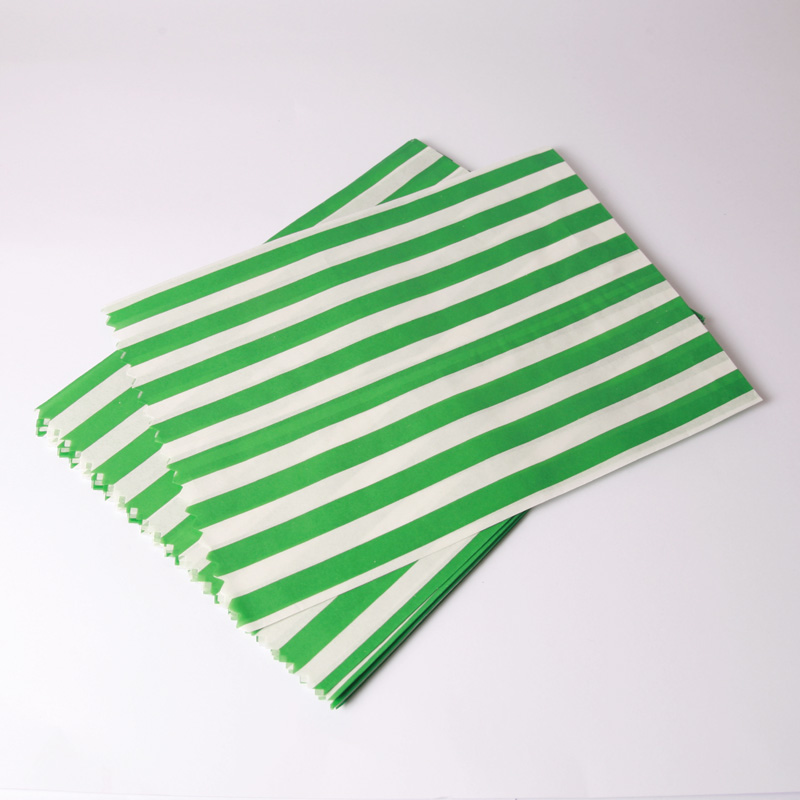 8 green paper striped party bags