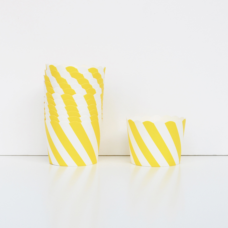 25 yellow striped cupcake liners