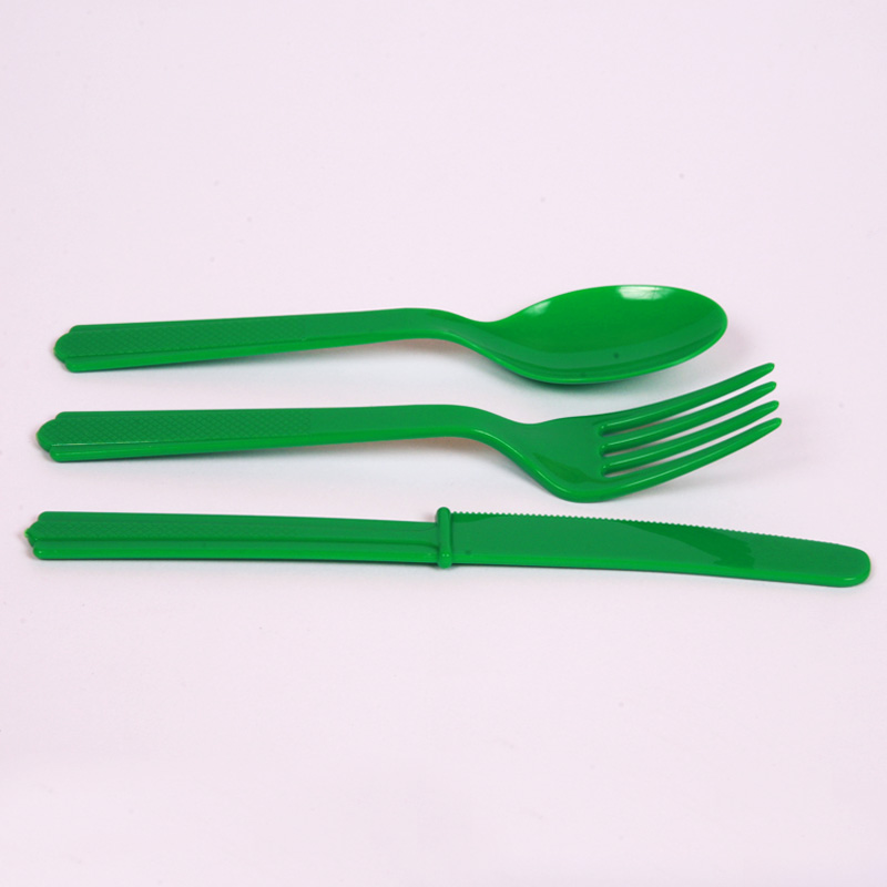 Green cutlery set