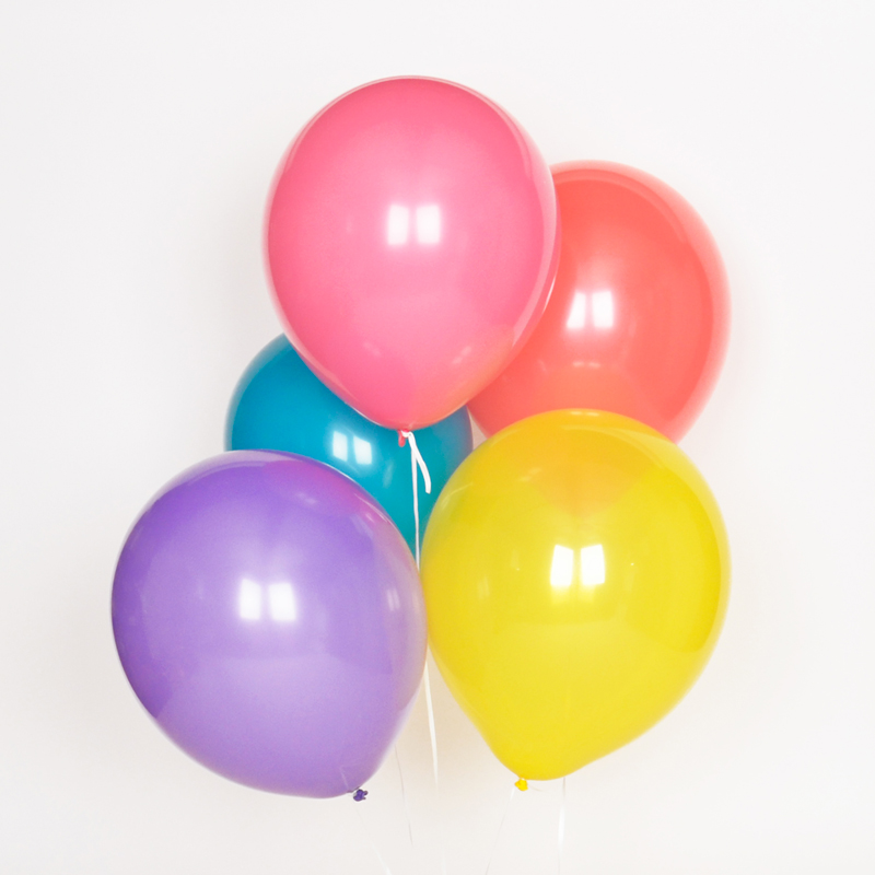 Pack of 10 balloons in assorted colours