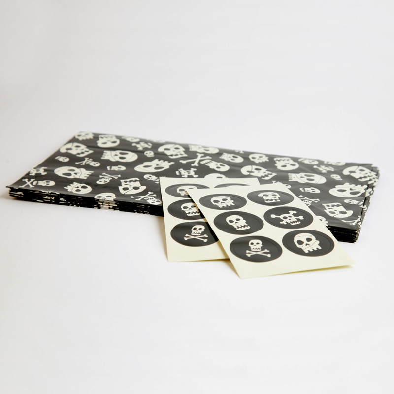 8 skull patterned paper party bags