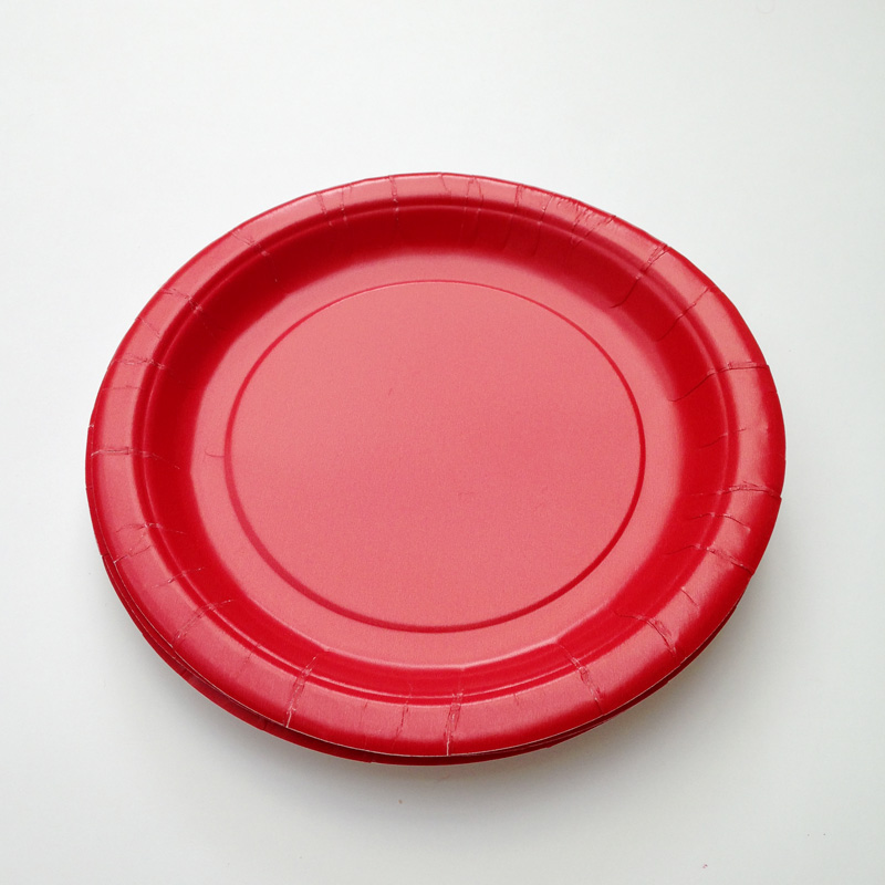 8 red plates