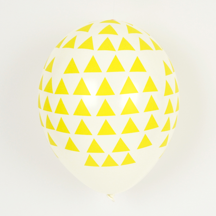 5 yellow triangles balloons