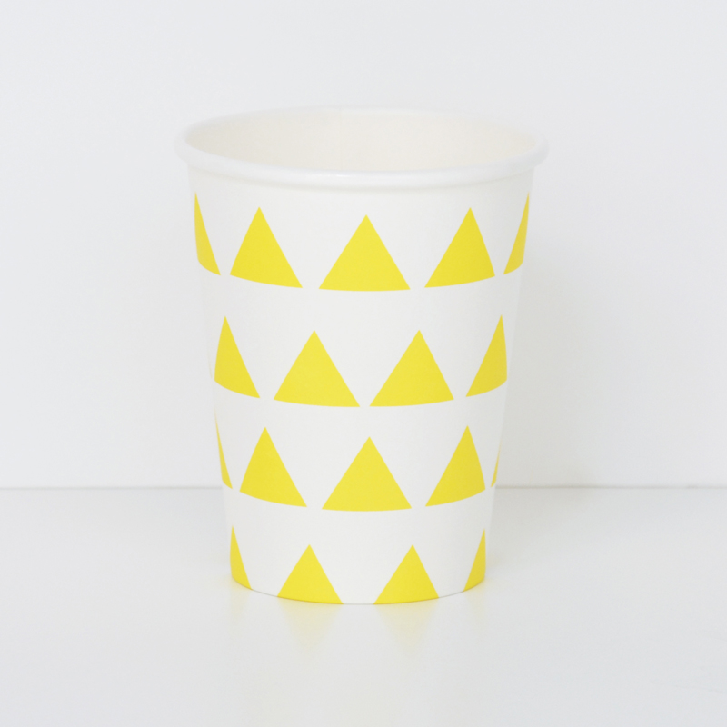 8 yellow triangle cups