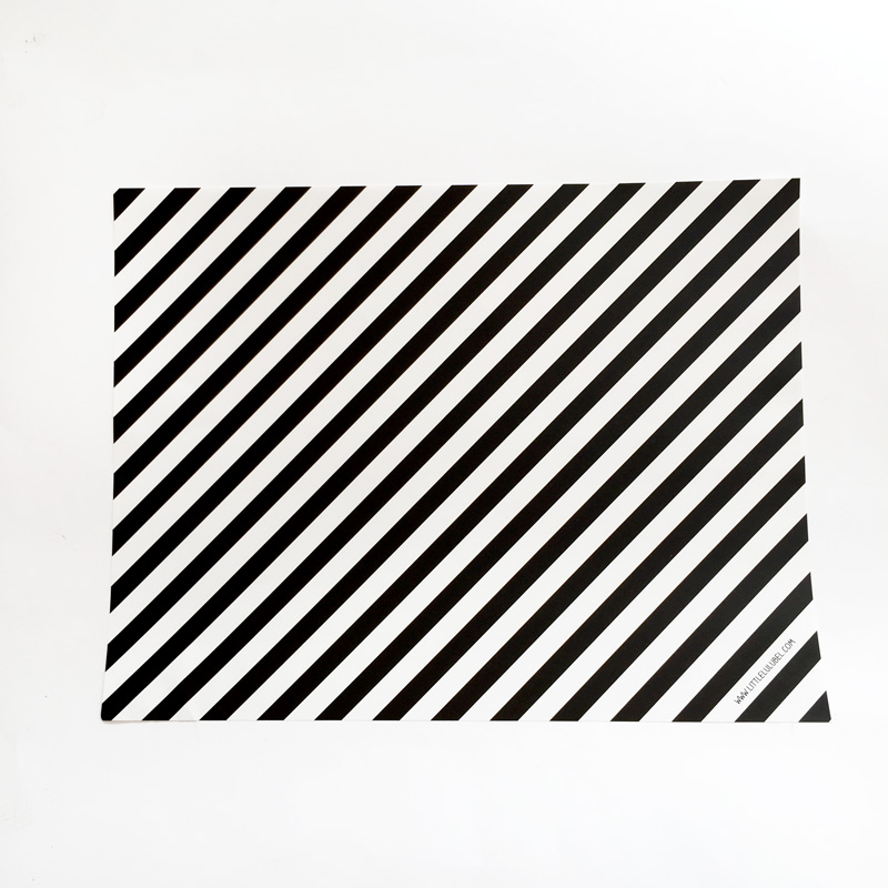 10 black stripes placemats