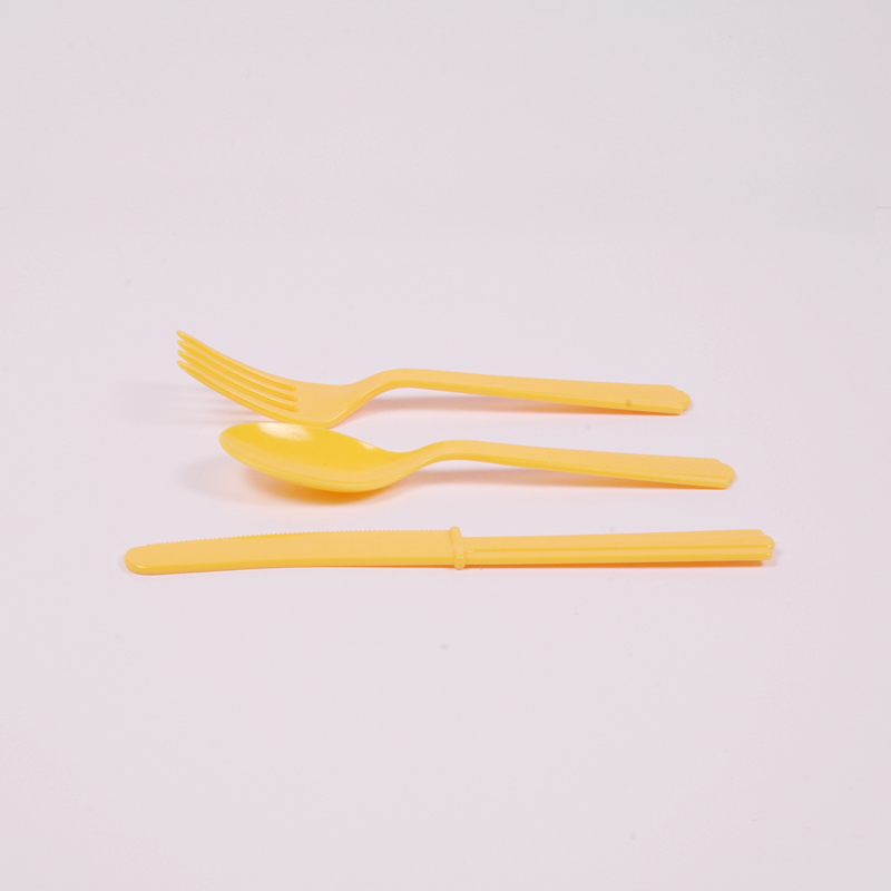 Yellow cutlery set