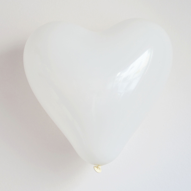 Pack of 10 white heart balloons