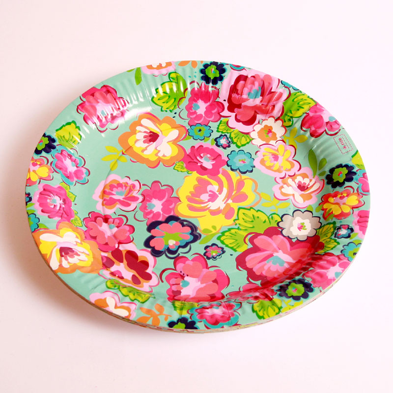 8 blue flower plates