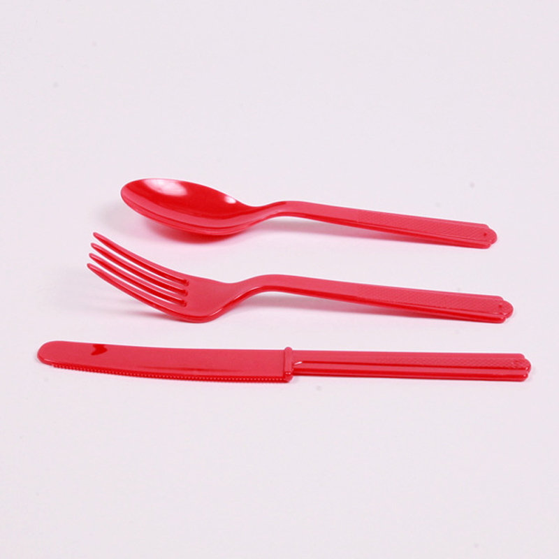 Red cutlery set