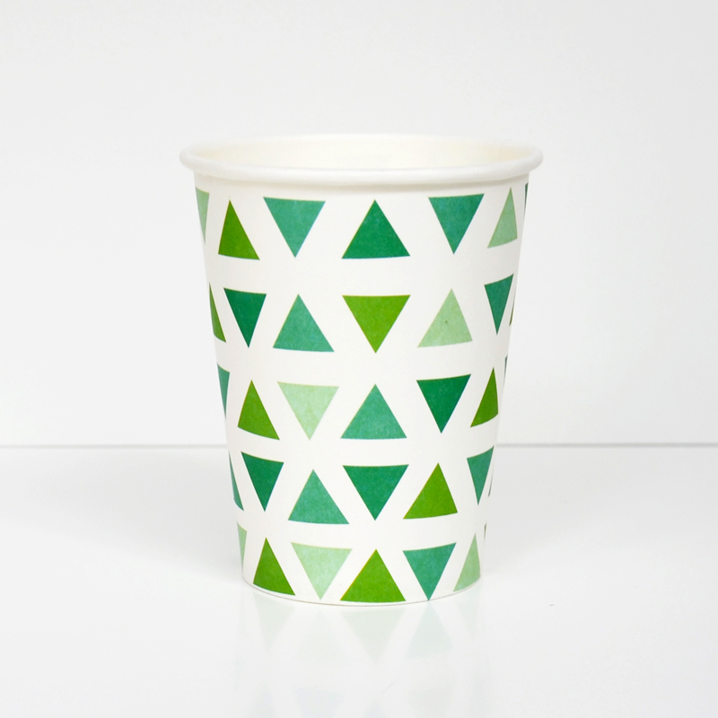8 green triangles cups