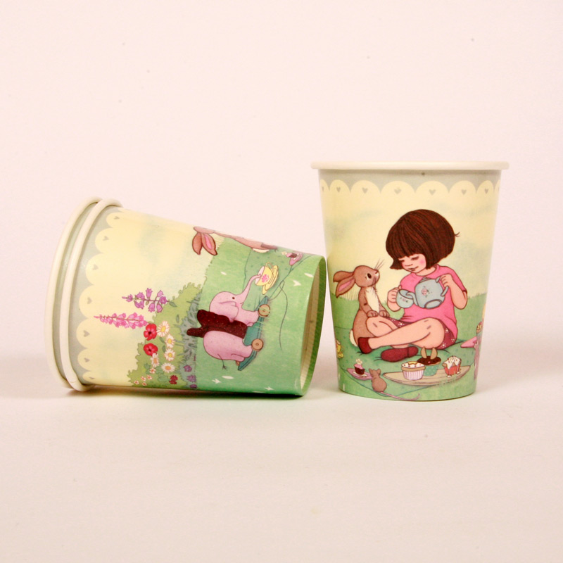 8 Belle and Boo picnic party cups